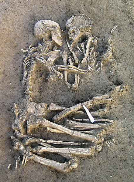 Abrazo de 5000 años